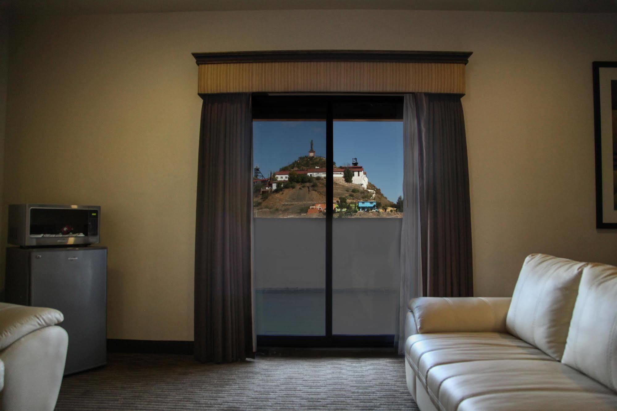 Best Western Plus La Mina Parral Room photo