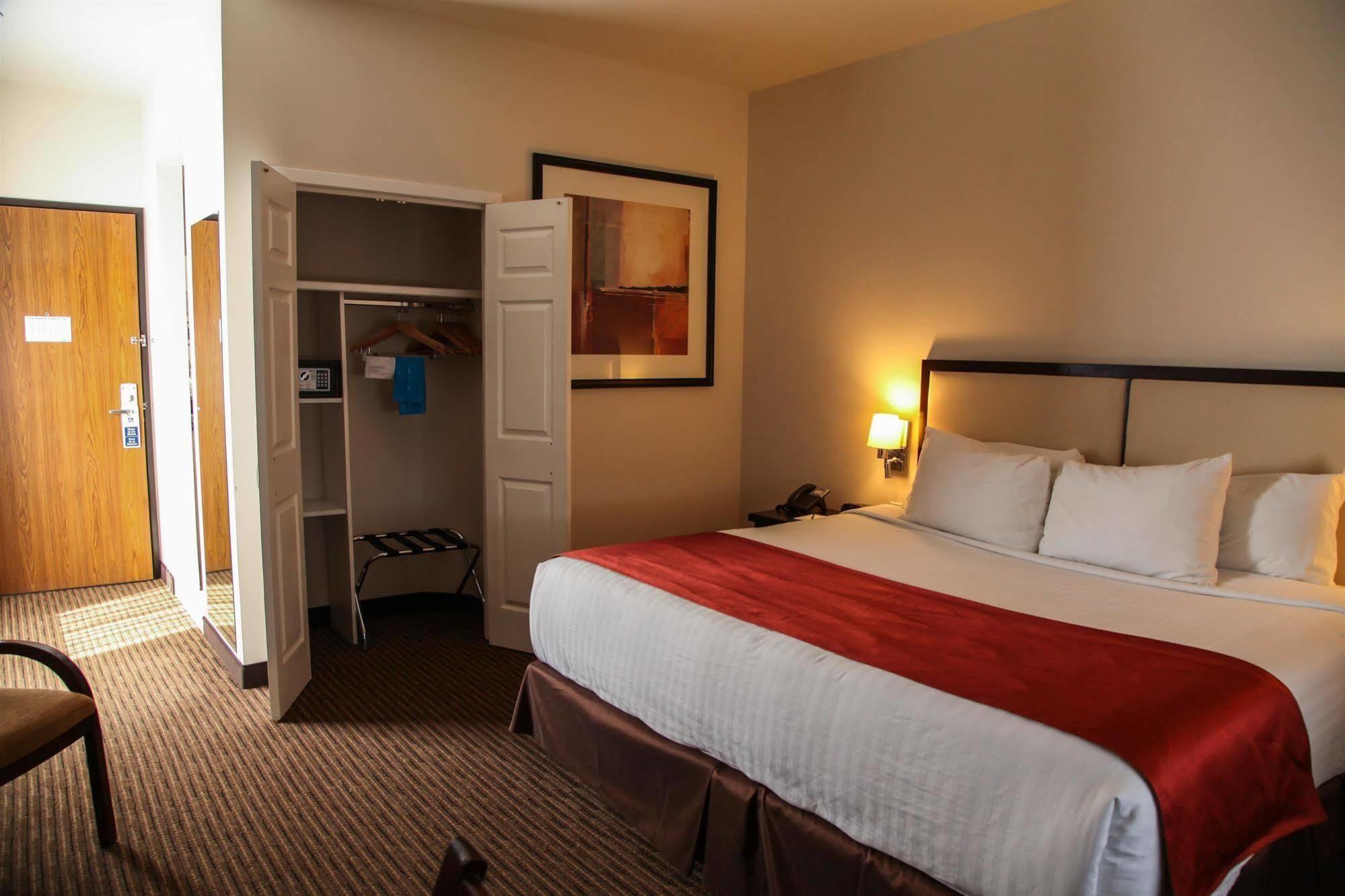 Best Western Plus La Mina Parral Room photo